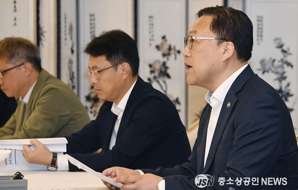 기재부 차관 “추석 성수품값 작년보다 6.4 낮아…물가 안정에 만전”