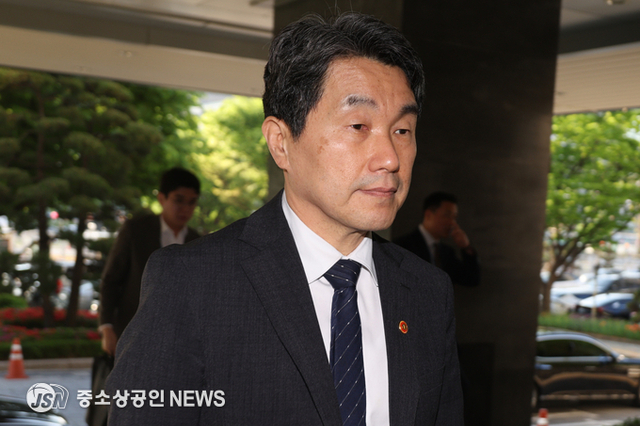 이주호 "軍준비태세 최고수준…질서있고 공정한 대선 모든 지원"