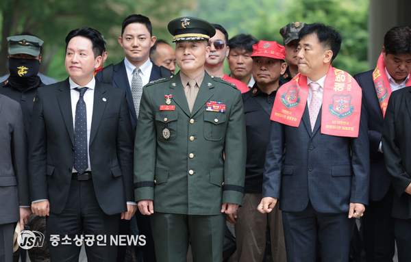 해병특검 "박정훈 대령 2심 항소 취하…공소권 남용"