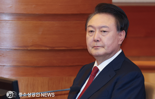 특검 구속 尹, 중앙지법 도착…10시15분 구속적부심사 출석
