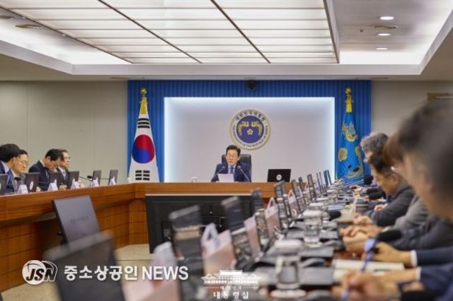 이재명 대통령, 수석보좌관회의 주재