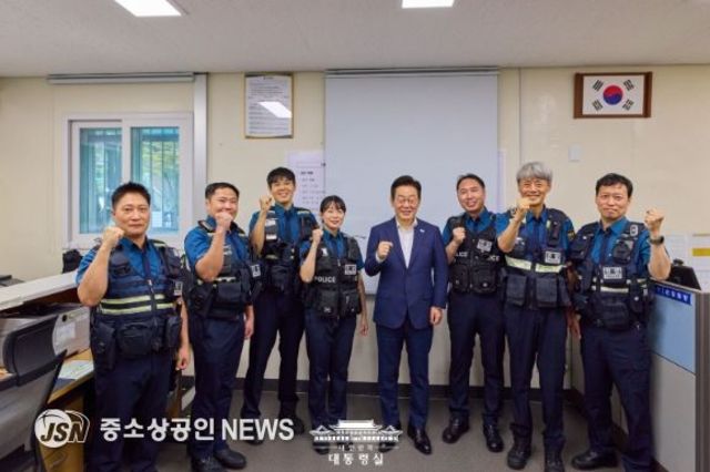 이재명 대통령, 추석 치안 현장 격려 방문