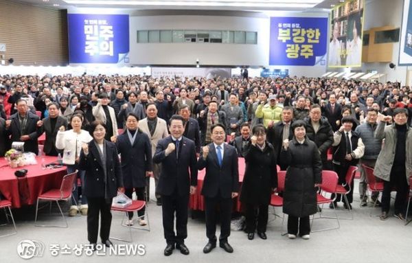 강기정 시장, ‘더 극적인 두 번째 등장’ 출판기념회