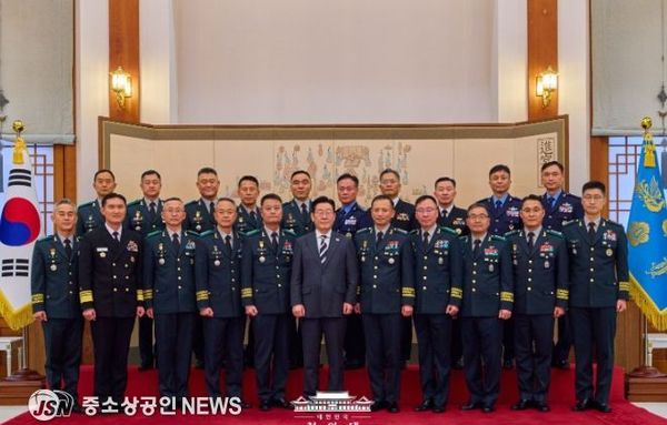 이재명 대통령, 중장 진급·보직신고 및 수치 수여식 개최