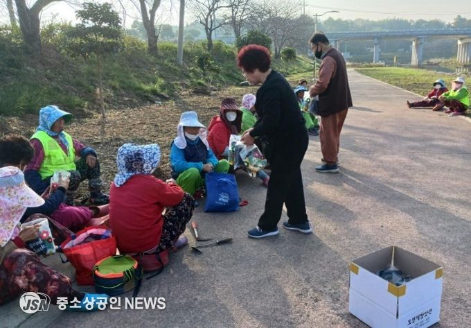장흥군 대덕읍교회, 노인일자리 어르신 간식 전달