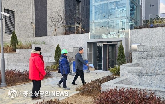 김병호 나주시 안전도시건설국장이 나주역자이리버파크 입주지원단 회의를 주재하고 있다.
