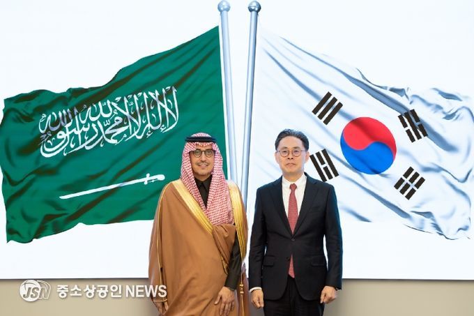한·사우디아라비아 국세청장회의(수하일 아반미 사우디아라비아 국세청장과 강민수 국세청장)