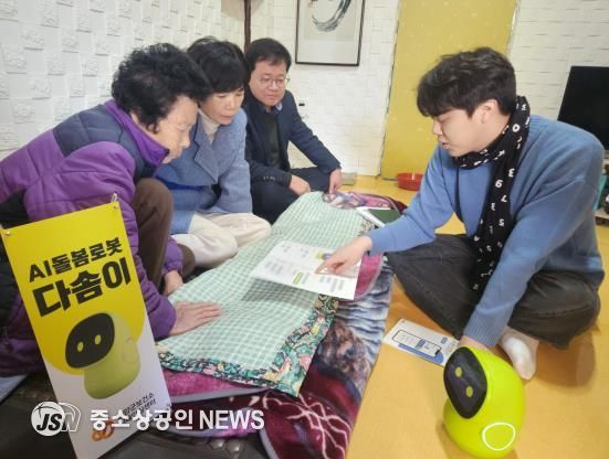 담양군, 치매 고위험군 가구에 인공지능 돌봄 로봇 '다솜이' 설치