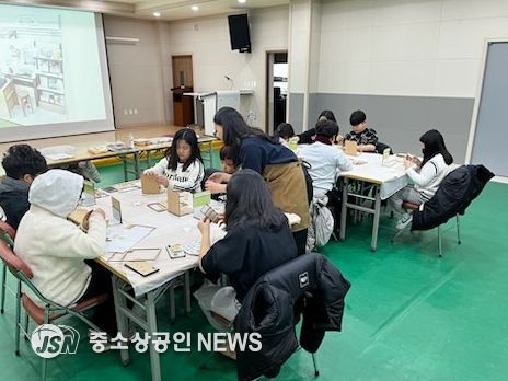미니어처 만들기 / 사진2 라탄공예 후 단체사진