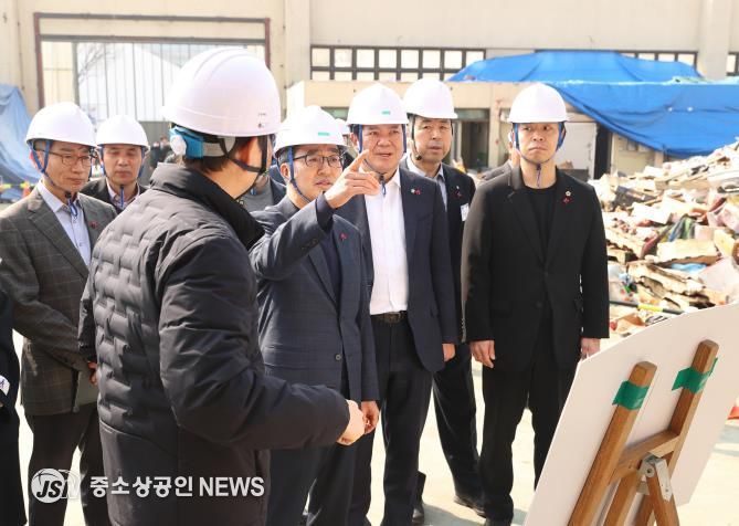 김동연, 소상공인·도매시장 등 이틀째 민생현장 찾아 애로사항 듣고 지원 약속