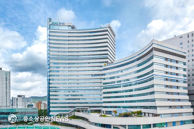 경기도, 대형산불 피해지역에 재해구호기금 30억 원 추가 지원. 28일과 29일, 경북 영덕-청송에 구호물품도 긴급 지원