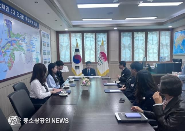 민원담당 공무원 간담회 개최