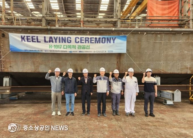 여수시가 지난 20일 전남 신안군에 위치한 영창중공업㈜에서 용골거치식을 마치며 다목적 관공선 건조의 순항을 알렸다.