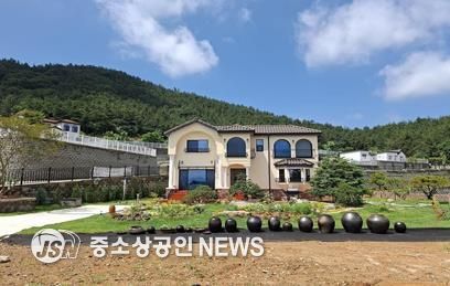 여수 화양면 분재마을 1호 입주 주택