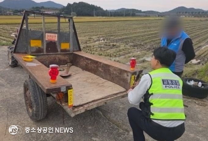 무안경찰서, 태양광 경광등 부착으로 야간 농기계 사고 제로화 추진