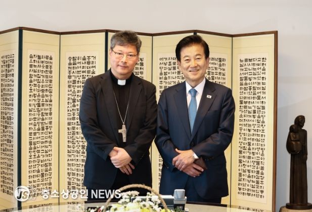 정동영 통일부 장관 서울대교구장 정순택 대주교 예방