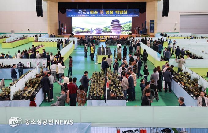 제7회 화순 난 명품 박람회 대상 호피반 ‘백호’