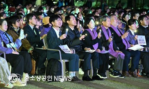 오세훈 서울시장이 25일(토) 저녁 서울광장에서 열린 ‘10.29 이태원 참사 3주기 시민추모대회’에 참석했다.