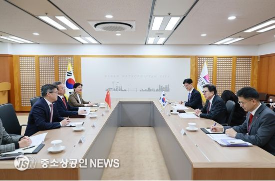 천징 상하이시 인민대표대회 상무위원회 부주임과 부산에서 재회