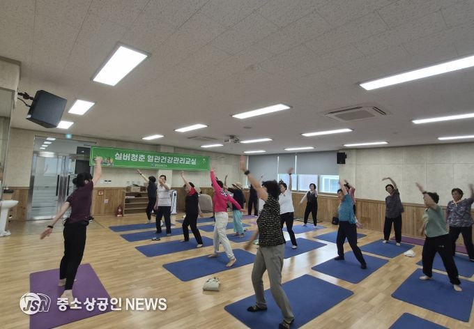 강진군보건소에서 실버청춘 혈관건강 관리교실 프로그램을 실시하고 있다.