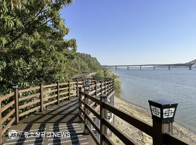 한강변을 따라 산책할 수 있는 행주산성 수변누리길