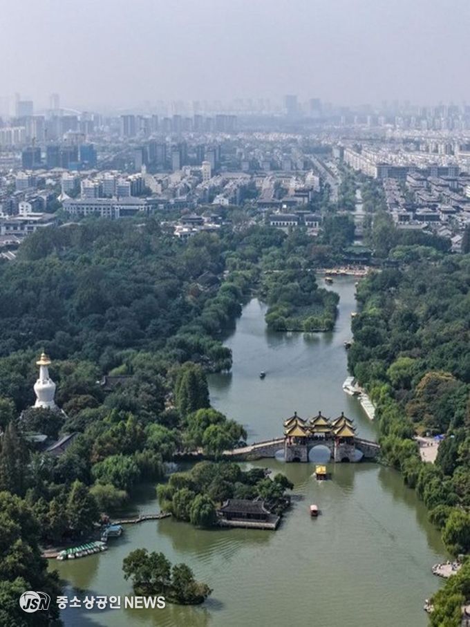 13일 양저우 서우시후(瘦西湖). (사진/신화통신)