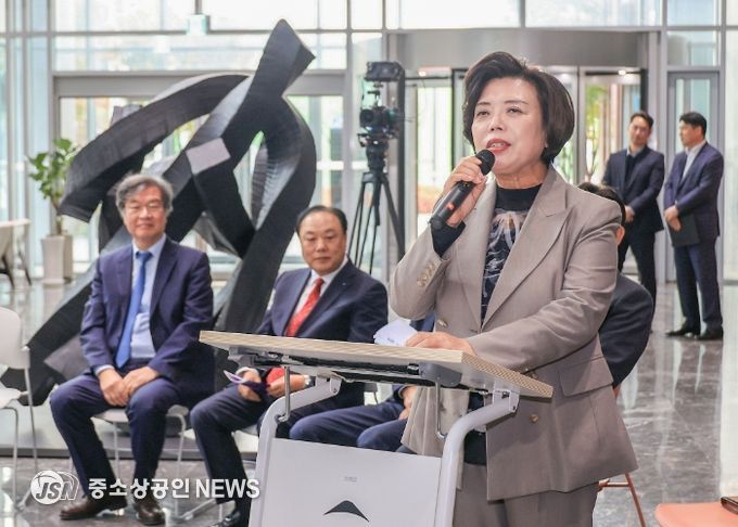 신계용 과천시장, 지정타에 문 연 ‘펜타원 인큐베이팅센터’·복합문화공간 ‘오각’에 축하와 기대 전해