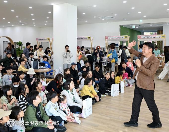 김동근 시장이 11월 1일 ‘2025 의정부 Learn FESTA’에서 인사말을 하고 있다.