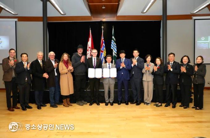 광양시, 북미 지역 첫 우호도시 체결…국제교류 네트워크 외연 확장 - 철강항만과(우호도시 협약 체결 단체사진)