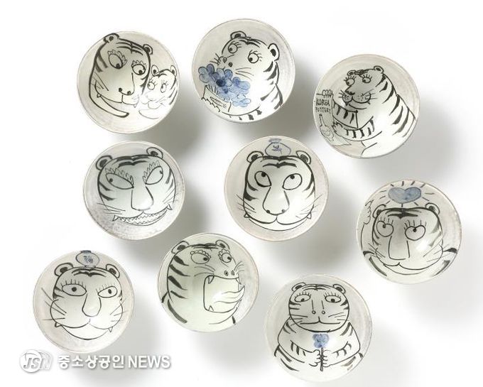 마그나갤러리 전시 참여작가 작품_허상욱, 분청 은채 호랑이 사발.