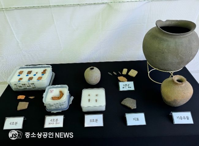 지난 5일 신학동고분군 발굴 현장에서 이뤄진 현장보고회