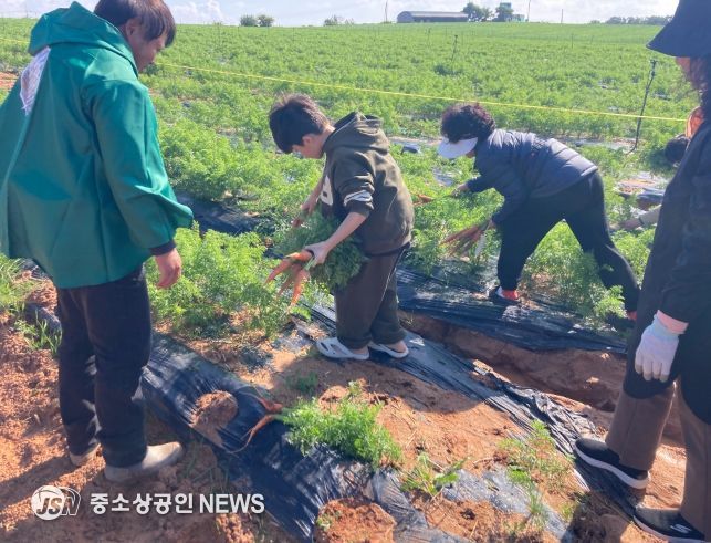 지난 1일 황토체험장에서 진행된 ‘제2회 황토야놀자 팜파티’