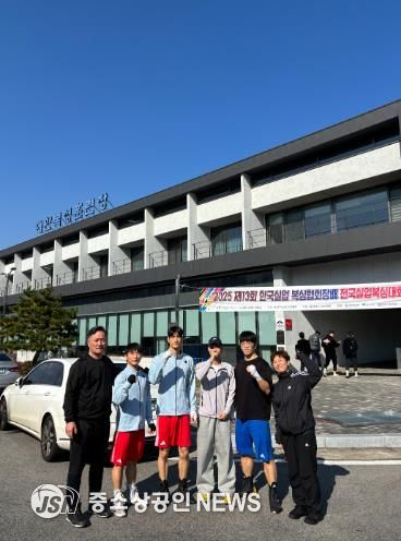 화순군청 복싱부(왼쪽부터 박구감독님,서동근선수, 국승준선수, 성현태선수, 선현욱선수, 박지선코치)
