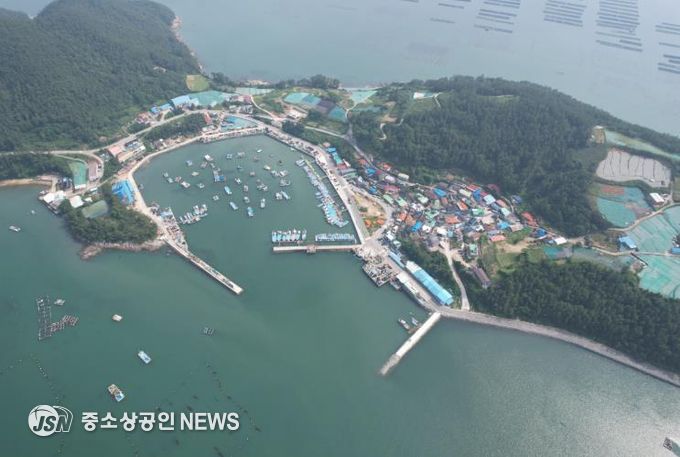 완도군, 어촌 신활력 사업 선정 100억 확보(사진은 사업 대상지인 금일 일정리 전경).