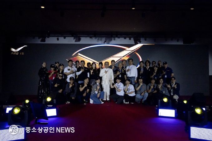 앤디박 의장과 주최인 그랜디엔터테인먼트외 전 스텝진 사진촬영