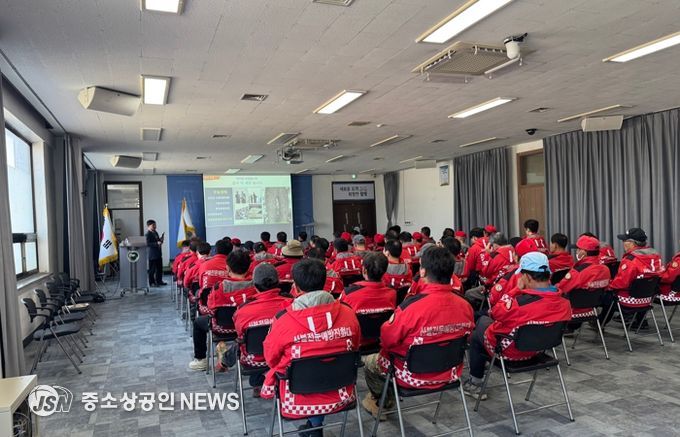 6일,7일 함평군청 대회의실 산불진화대 이론 및 공설운동장 실습 교육 진행하는 모습