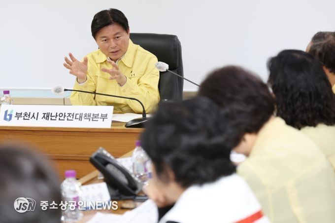 조용익 부천시장이 재난안전대책 긴급회의를 열고, 전 부서가 협업해 신속하고 과감하게 대책을 마련할 것을 당부했다.