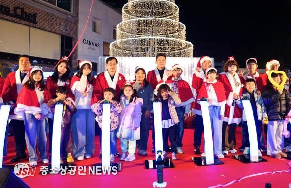 인천광역시 중구의회, 2025 크리스마스트리 축제 점등행사 참석