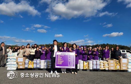 신안군복지재단, 2025 사랑의 김장재료 후원 물품 전달식 개최..