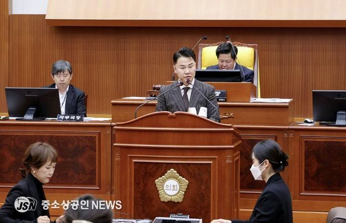 11월 17일 제348회 도봉구의회 정례회에서 시정연설 하는 오언석 도봉구청장