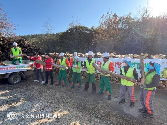 보성군, 겨울철 취약계층 42가구에 ‘사랑의 땔감’ 42톤 지원_보성군은 독거 어르신·기초생활수급자 등 난방 취약계층 42가구에 화목용 땔감 42톤을 무상 공급할 예정이다