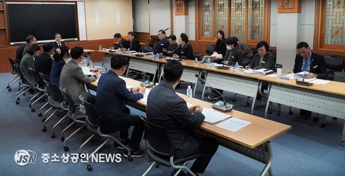 나주시가 지난 26일 강상구 부시장 주재로 ‘나주시 발주 공사 현장 안전대책 점검 회의’를 진행했다.