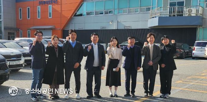 이정선 광주시교육감이 28일 광주지역 직업계 학과 고등학생들이 현장실습을 진행하고 있는 ㈜휘라포토닉스을 찾아 특별 지도·점검을 실시했다.