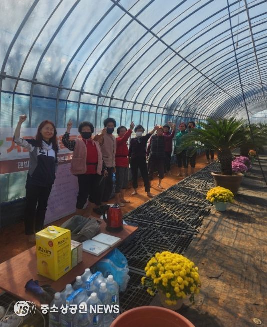 회산백련지에 조성된 ‘하우스 황토맨발 건강길’