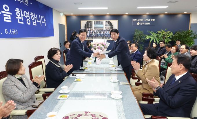 전주시의회, 안호영 국회의원·유의식 완주군의회의장과 지역 현안 논의