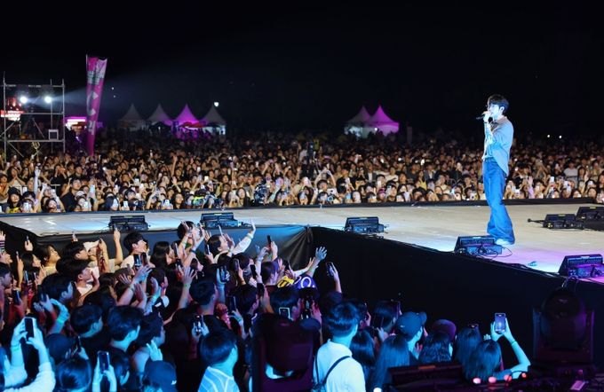 광산구가 지난 9월 광산뮤직ON페스티벌을 개최해 시민들이 마지막 무대에 오른 10cm공연 즐기고 있다.