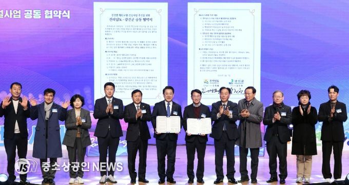 지난 7일 강진아트홀에서 전남도-강진군의 강진만 횡단교 협약식 개최