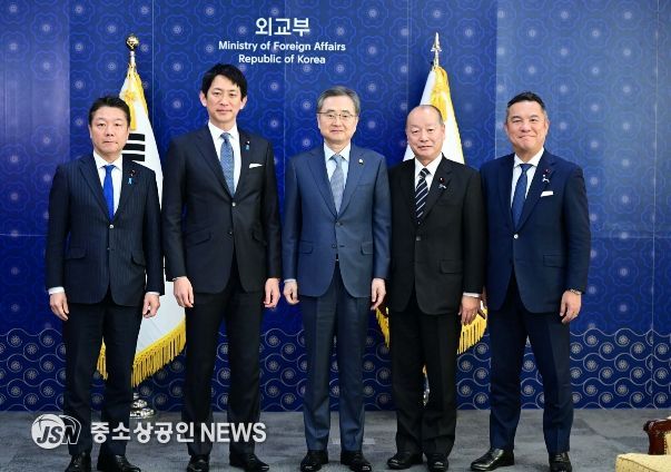고바야시 자민당 정무조사회장 접견