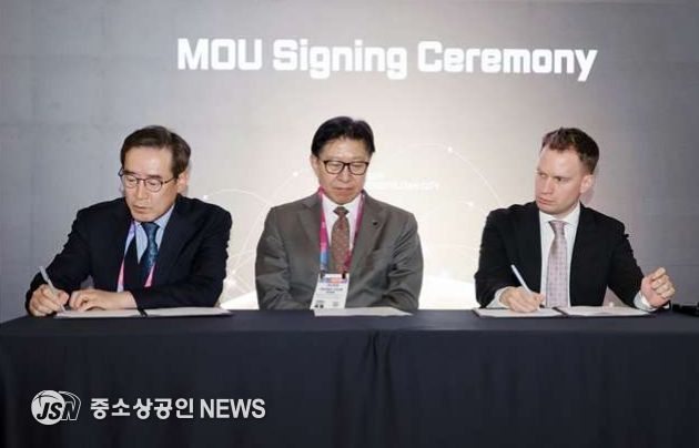 좌측부터 부산경제진흥원장 송복철 부산시장 박형준 헝가리 수출진흥청 , , (HEPA) 부대표 Dr. Gábor Peter Artner