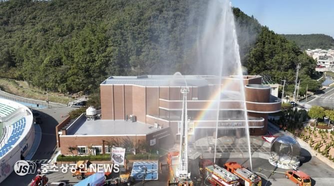 지난해 완도군에서 실시한 재난 대응 안전한국훈련의 화재 진압 모습